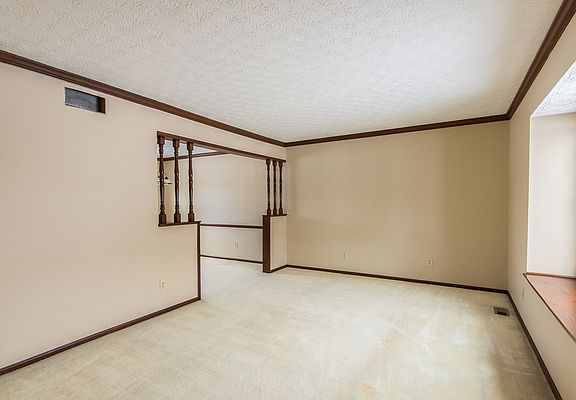 3rd image of 7649 Selwyn Ct