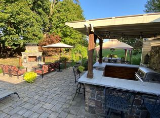 27 Cherry St, Wrentham, MA 02093
