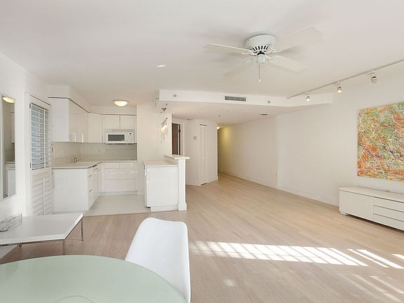 5th image of 1005 8th St APT 201