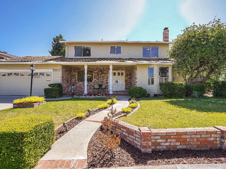 1st image of 43025 Scofield Ct