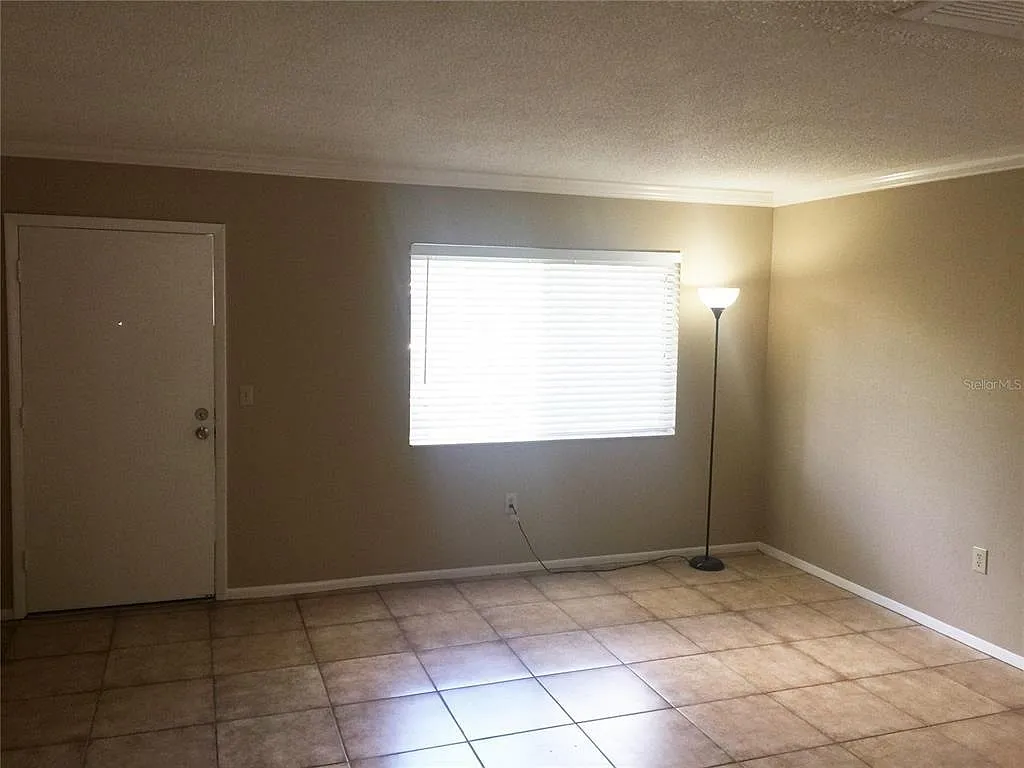 129 Blue Pointe Way #220 - 220 — Photo 4