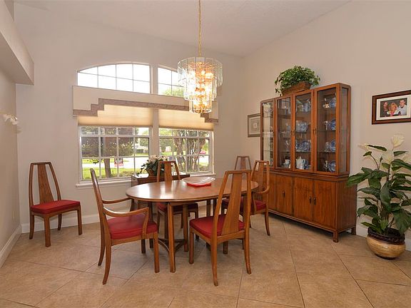 3rd image of 820 Silverwood Dr
