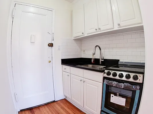 Rented by Urban Real Estate Inc | media 33