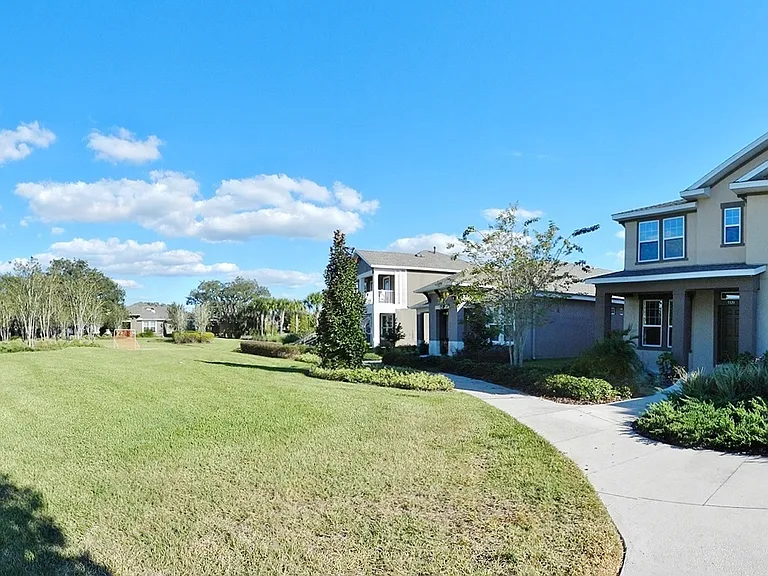 5320 Sagecrest Dr — Photo 2
