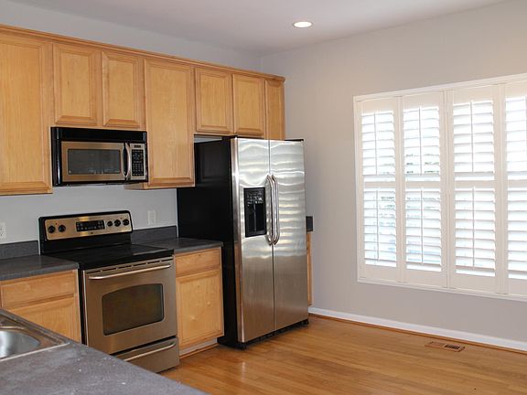 5th image of 614 Cedar St Unit 8