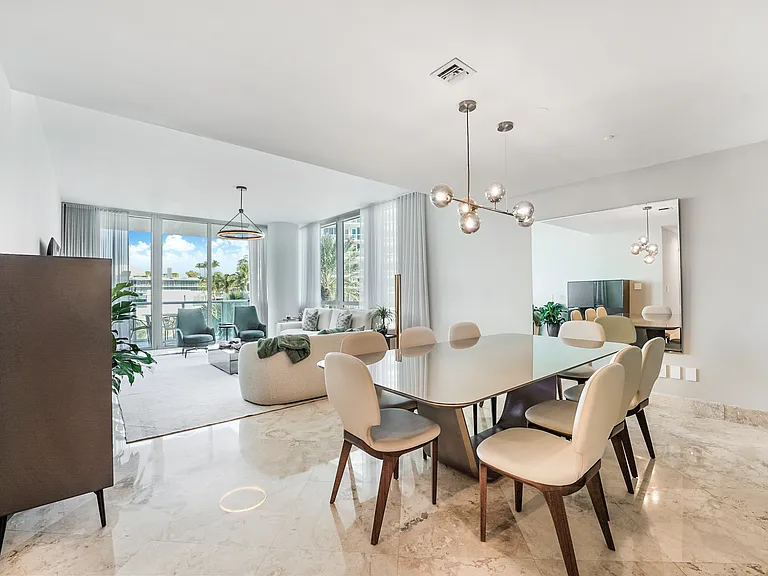 100 S Pointe Dr #2018 — Photo 16