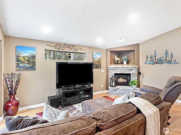 4th image of 8422 148th Street Ct E