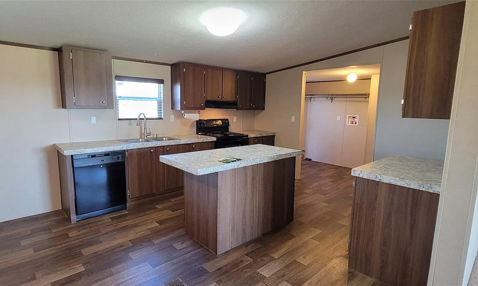 3 bed, 2.0 bath, 1568 sqft, $1,525 — Photo 4