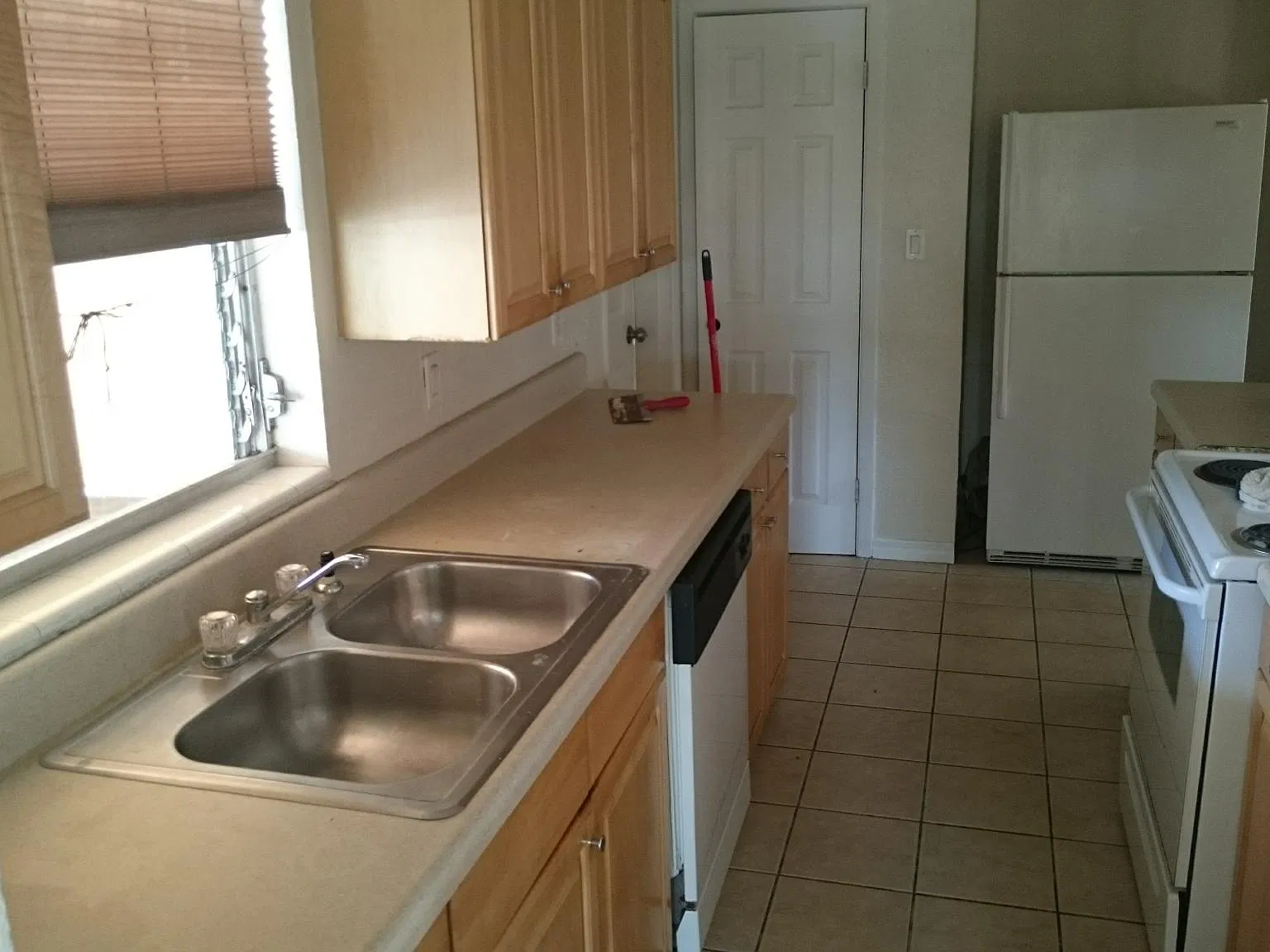 3 bed, 1.5 bath, 1000 sqft, $1,750 — Photo 2