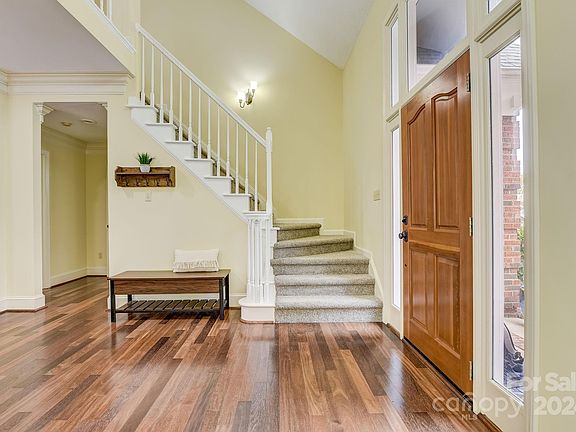 5th image of 127 Lynn Cove Ln