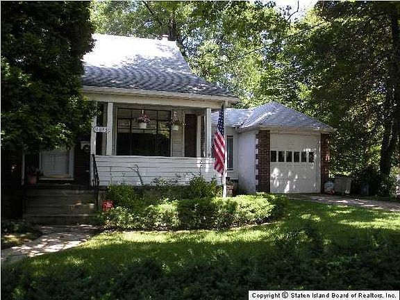 2nd image of 1083 Victory Blvd