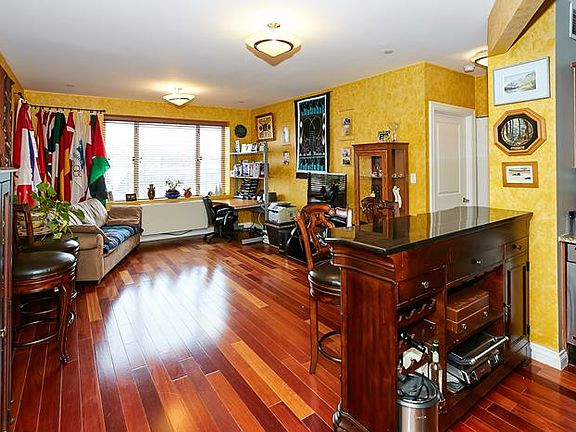 4th image of 30-85 Vernon Blvd #4I