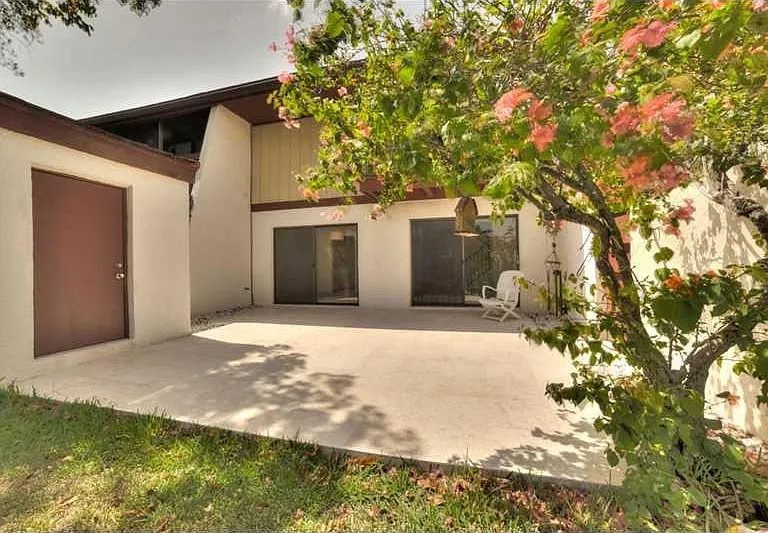 3010 Lakewood Ln — Photo 3