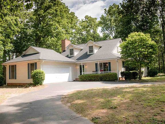 3rd image of 208 Marlboro Ct