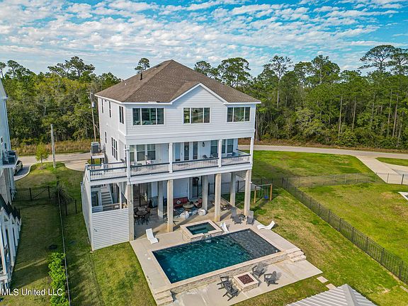 2nd image of 207 Baywood Dr