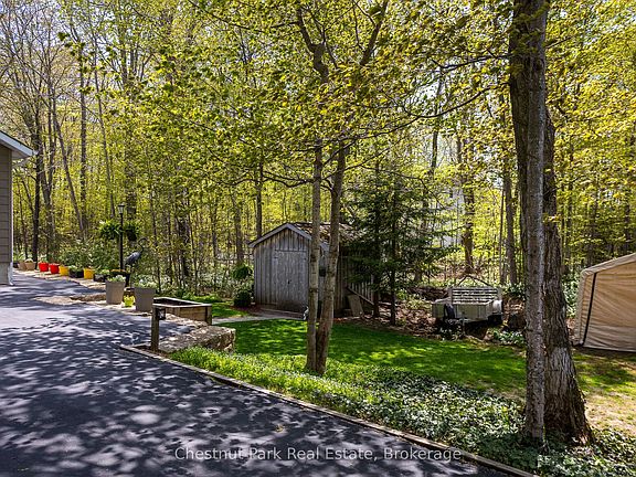 4th image of 64 Maple Golf Cres