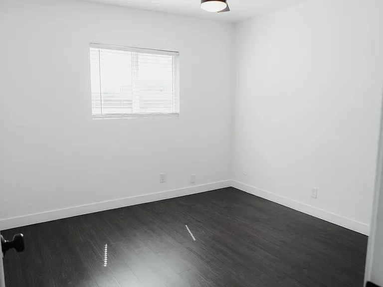 3808 E Polk St — Photo 15