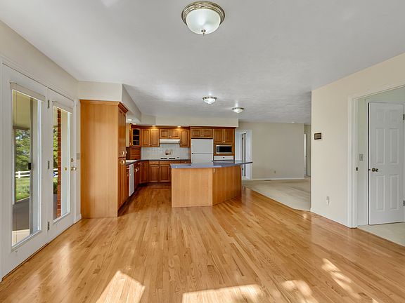 5th image of 1671 Cherokee Cir