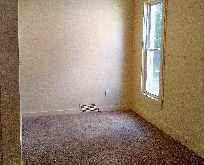 1424 Lyons Ave — Photo 7