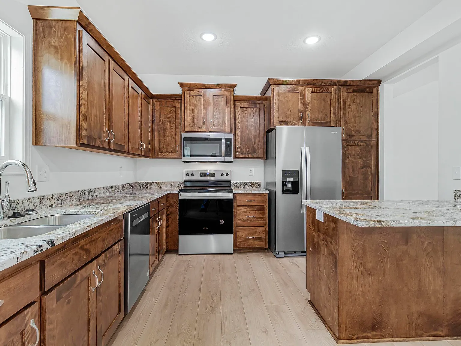 3 bed, 2.5 bath, 1500 sqft, $1,695 — Photo 3