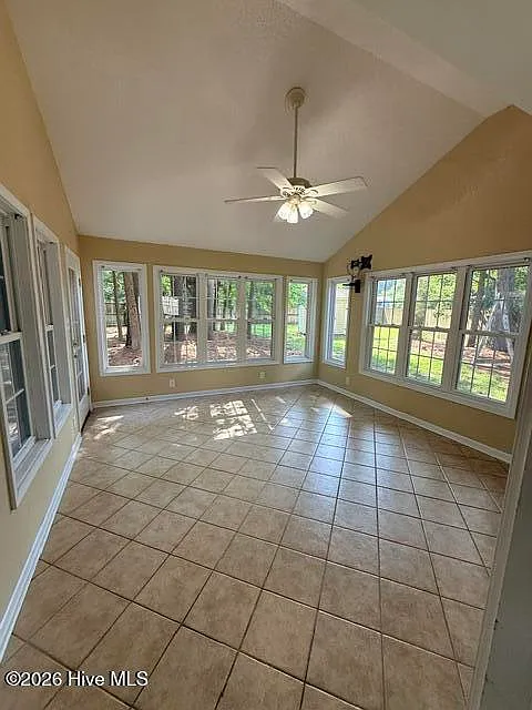 3 bed, 2.0 bath, 2025 sqft, $2,400 — Photo 4