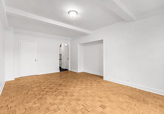 4th image of 310 E 44th St APT 306