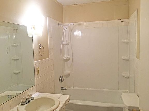 5th image of 1208 Jones St