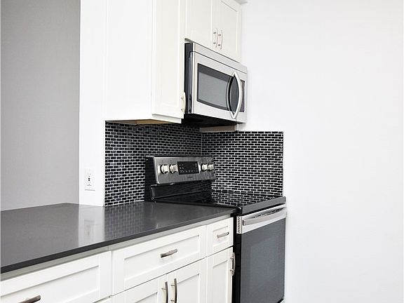 5th image of 3428 I St NE APT T303
