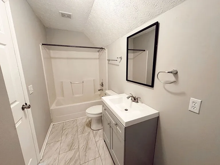 Valley View Apartments — Photo 18