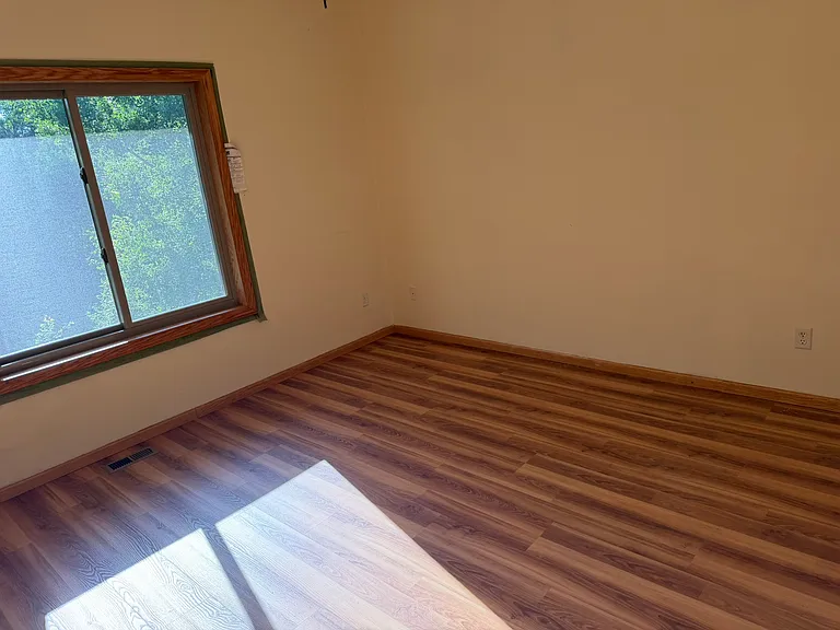 15828 Drake St NW — Photo 10