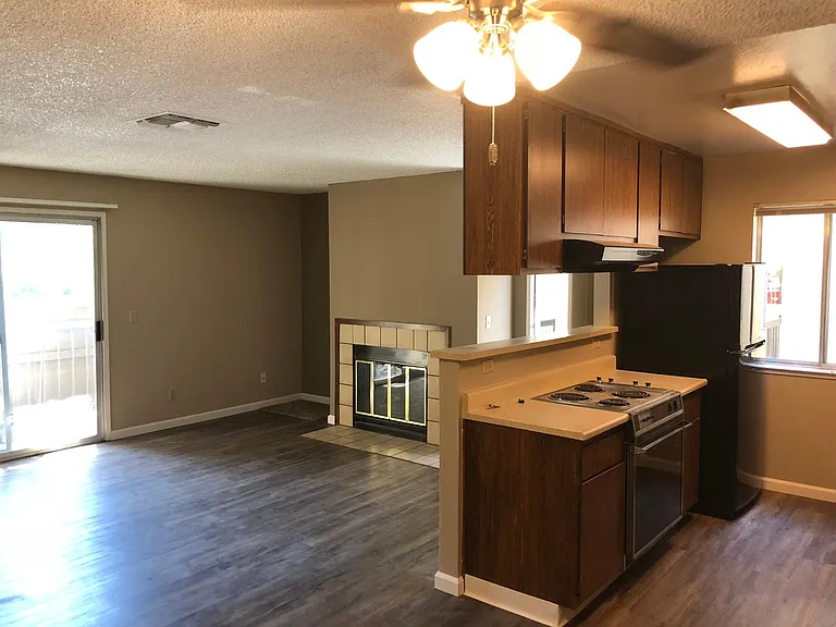 5920 Van Alstine Ave — Photo 15