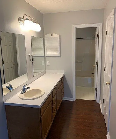 129 W Victoria Ct #E — Photo 16