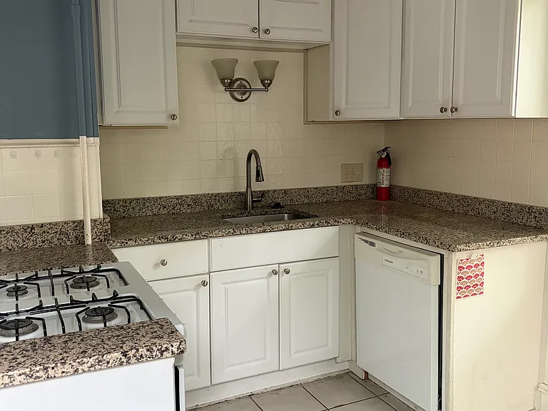 390 Lloyd Ave #1 — Photo 7