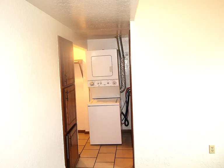 1901 E Lindsey St — Photo 24