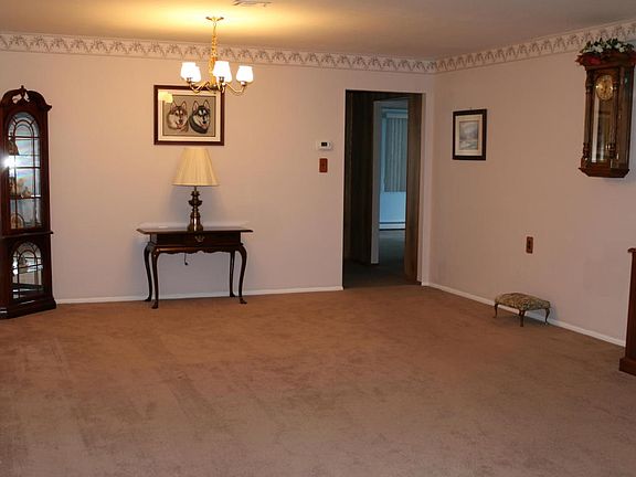 4th image of 14 Piccadilly Ct
