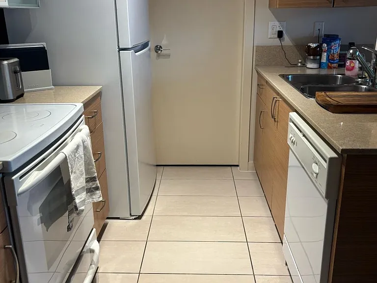 977 Mainland St #1001 — Photo 3