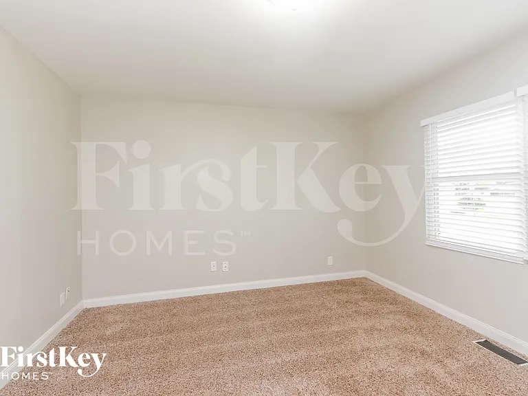 1281 Tree Top Ln — Photo 13