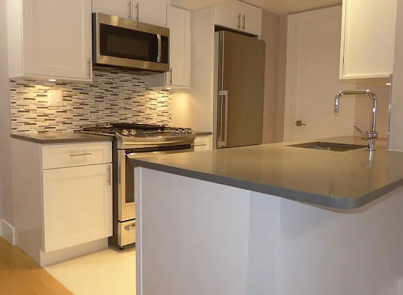 320 E 52nd St #9G
