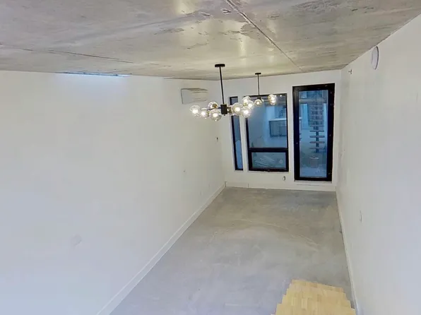 27 Montrose Avenue image 14 of 30