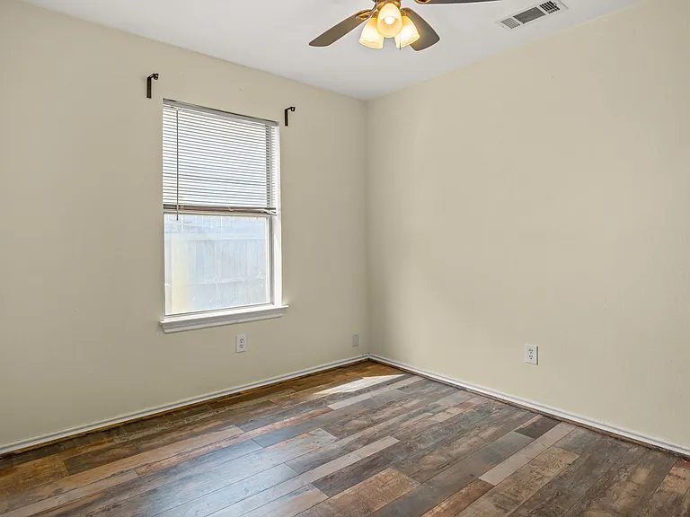 502 S Main St #B — Photo 20