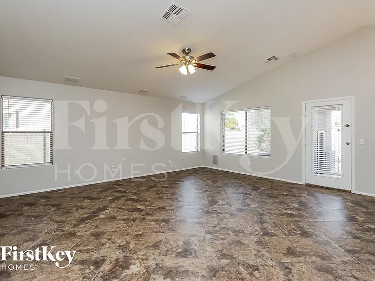 2060 W Goldmine Mountain Dr — Photo 2