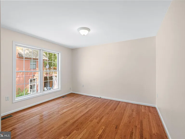 686 Lake Caroline Dr — Photo 23