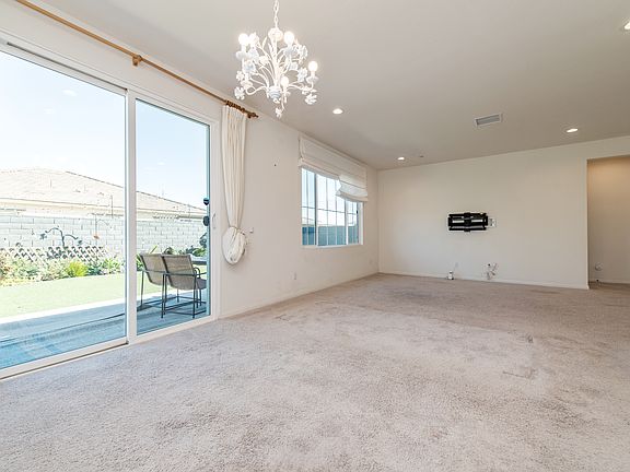 5th image of 3355 S Primrose Pl