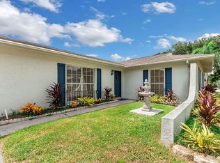 1804 Lakeview Dr, Brandon, FL 33511