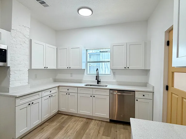 717 King St — Photo 9