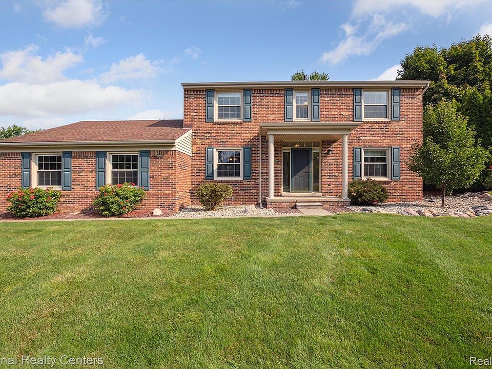 1st image of 42372 Cotswold Ct