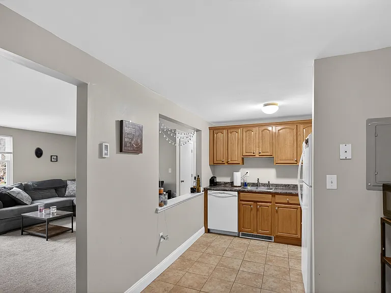 17 Anderson Ave #D — Photo 3