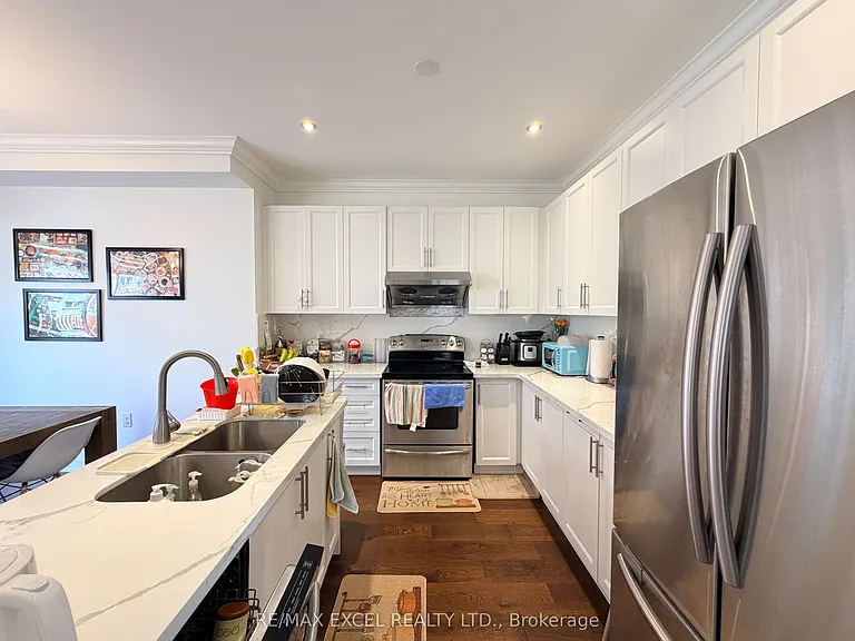 130 Laurendale Ave — Photo 5