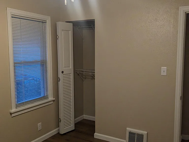 3142 Glencairn Ave — Photo 5