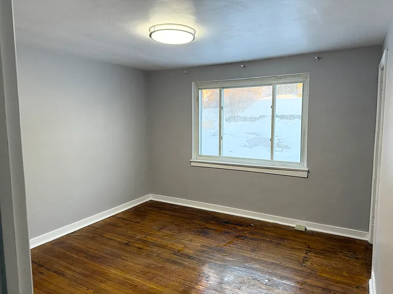 512 Macfarlane Dr — Photo 7